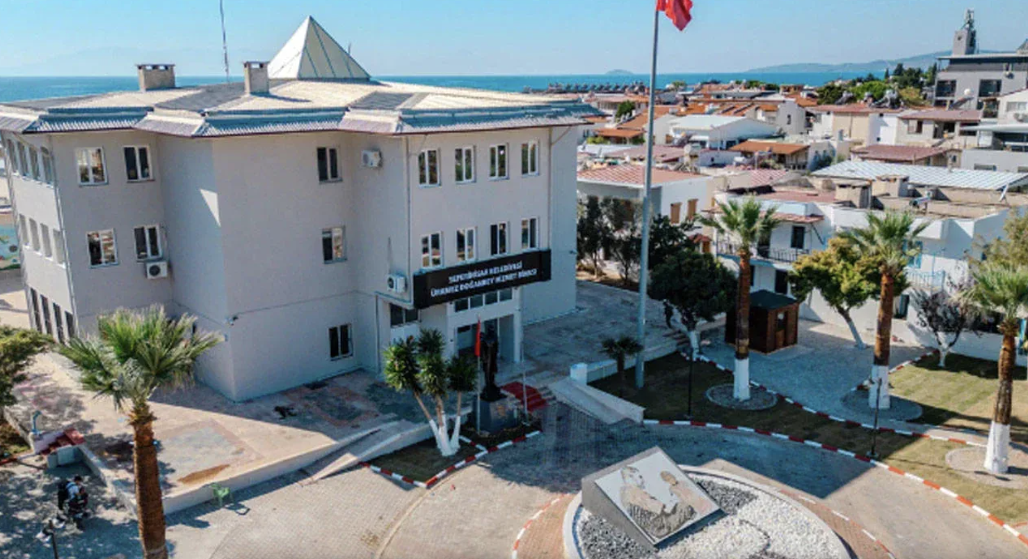 İzmir Seferihisar Belediyesi'ne "rüşvet" operasyonu: Başkan yardımcısının şoförü tutuklandı