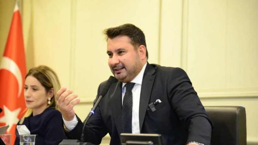 AK Parti’li başkandan Mansur Yavaş’a övgü: “Ayrım yapmadan hizmet veriyor”