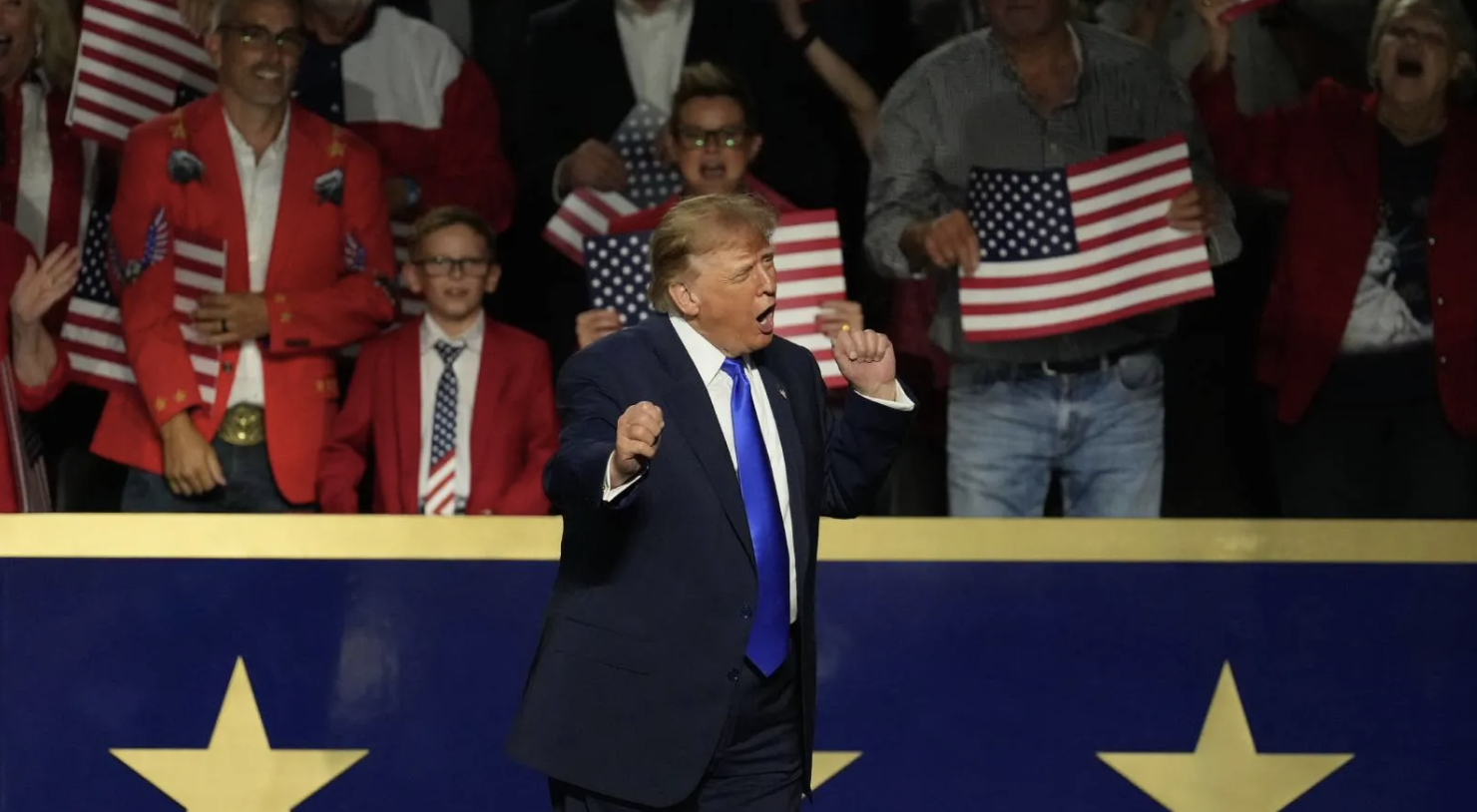Trump, "Pusulada ben varmışım gibi davranın" dedi; 1 trilyon dolarlık vaatte bulundu