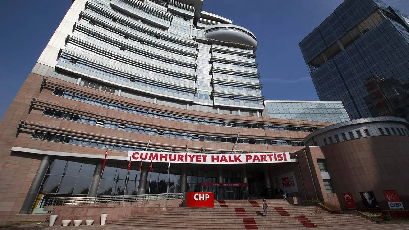 CHP, Yeni Parti'ye geçen 9 isim için kararını açıkladı: Mezitli Belediye Başkanı ihraç edildi
