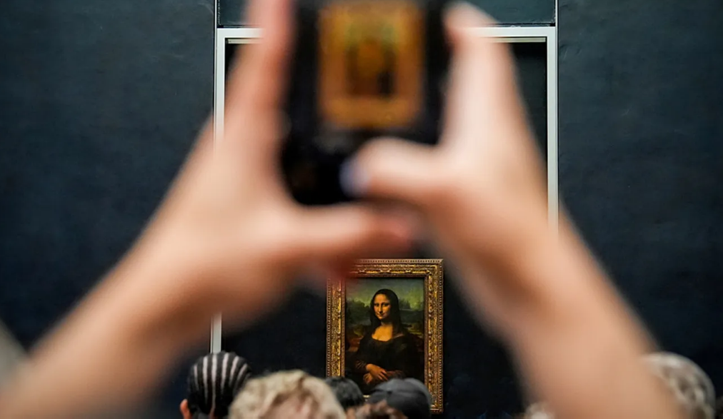 Mona Lisa'nın salonuna giren 2 Alman aktivist gözaltında
