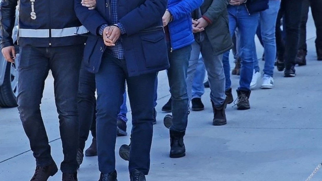 Bağış paralarıyla lüks yaşam: 21 kişi gözaltında