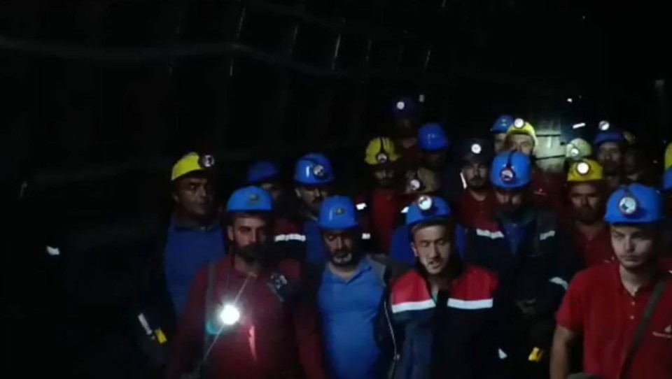 Madenciler yer altında açlık grevine başladı