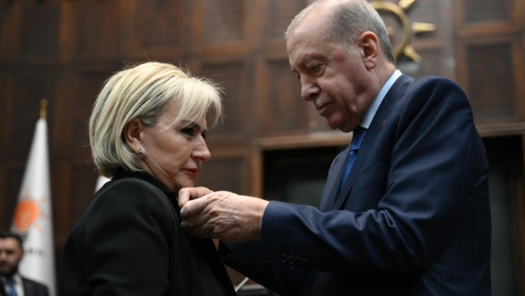 AK Parti'ye geçen Nimet Özdemir'in diploması tartışma yarattı