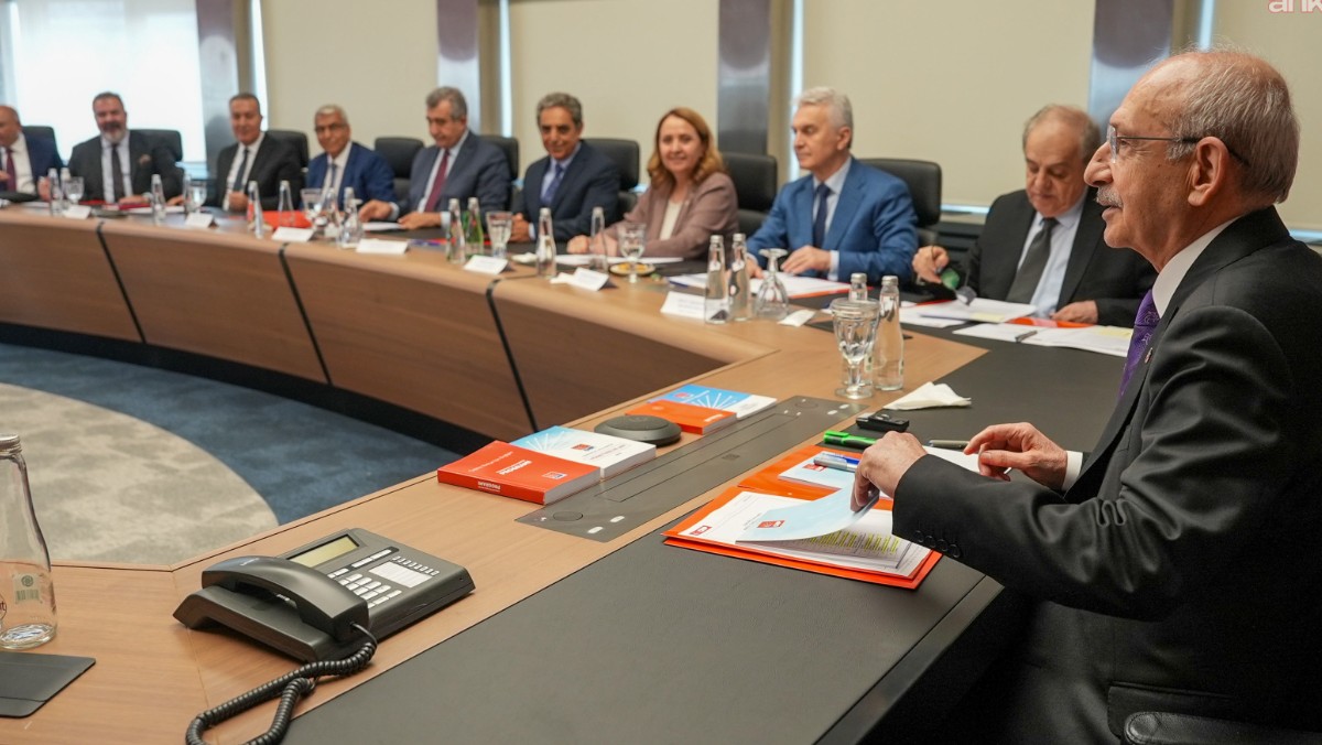 CHP MYK'dan yeni kararlar: 26 il başkanı görevden alındı