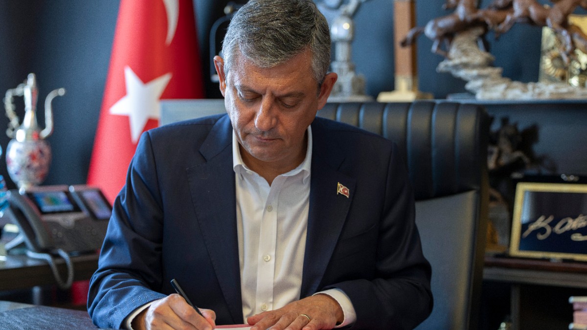 Özgür Özel, Yeni Parti'nin Genel Başkanı seçildi