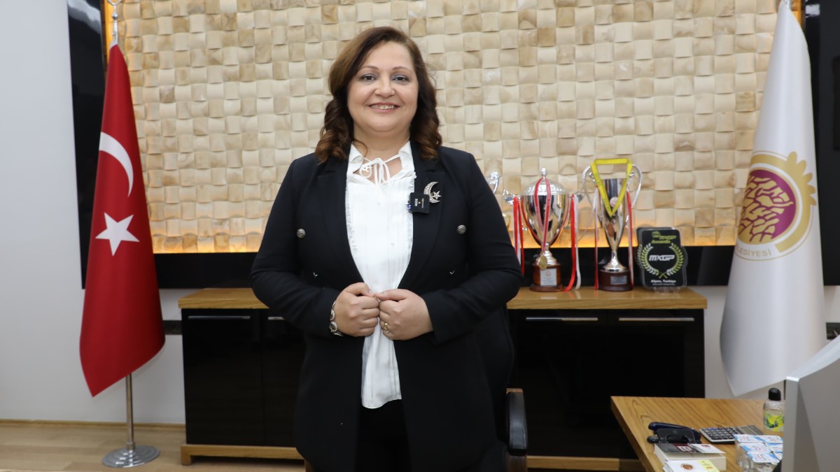 Burcu Köksal'ın WhatsApp durumunda belediye içi yazışmalar paylaşıldı