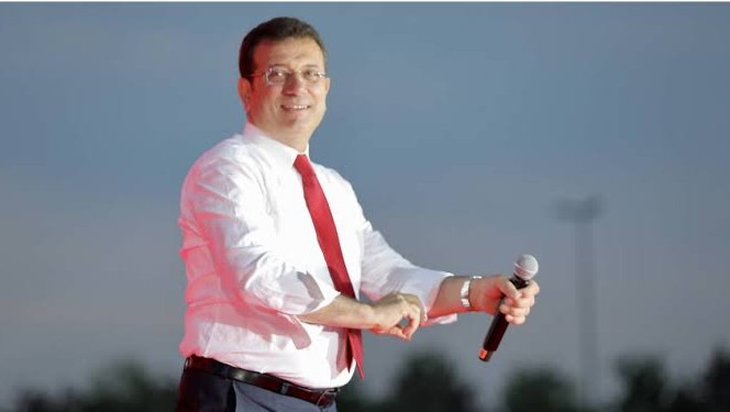 Ekrem İmamoğlu, Yeni Parti’nin İstanbul’daki ilk üyesi oldu