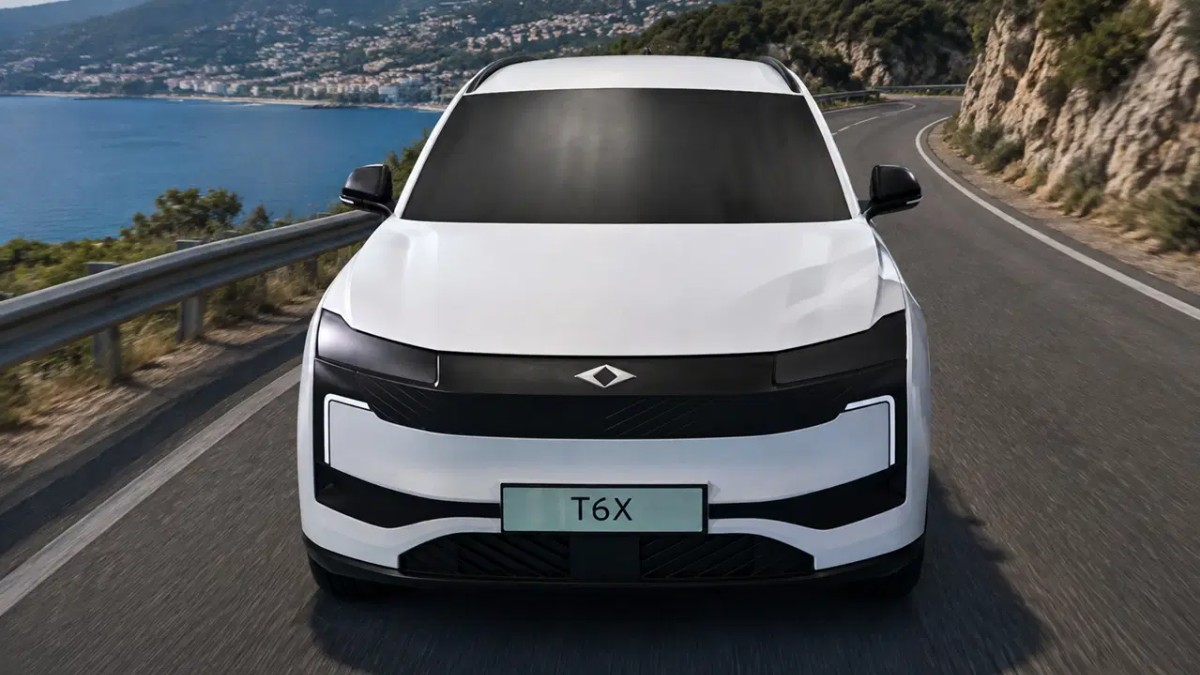 Togg, yeni kompakt SUV modeli T6X'i tanıttı