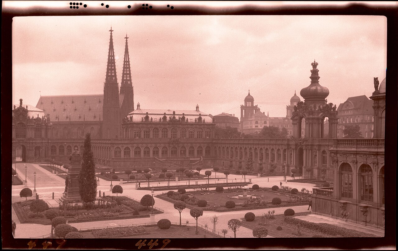 Dresden Evacuation After WWII Bomb Discovery