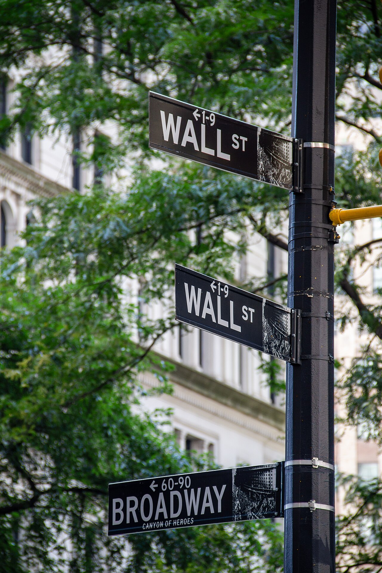 US GDP Growth Slows to 0.7% in Q4 2025