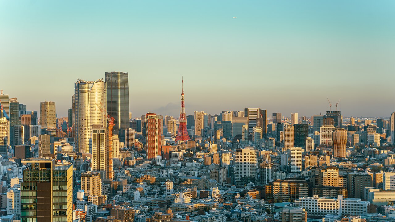 Japan Warns of Decisive Yen Intervention Amid Volatility