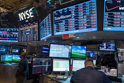 UniCredit Boosts Commerzbank Stake Above 30%