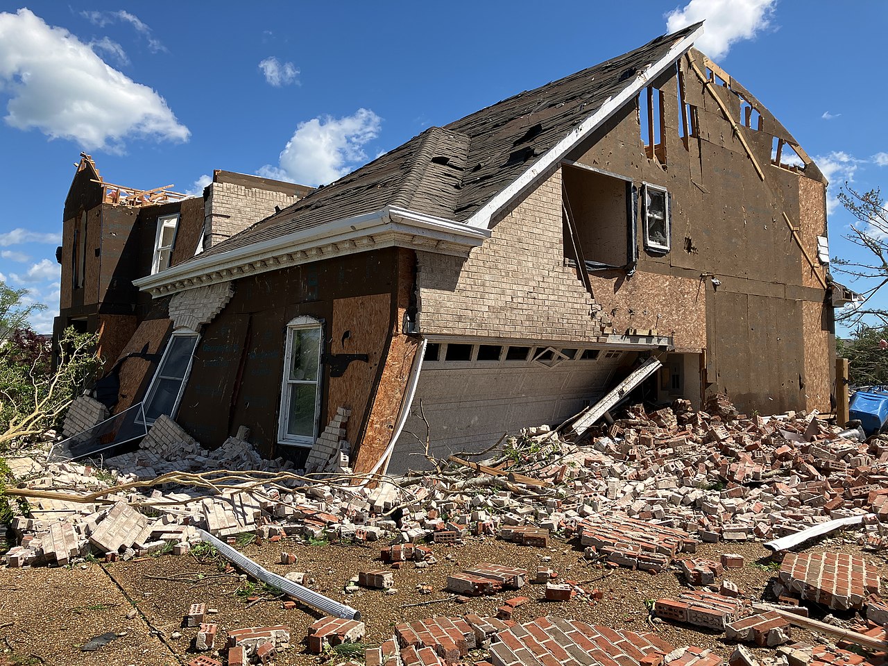 Midwest Tornadoes Kill Two, Storms Persist Eastward