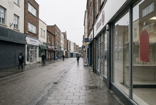 UK Inflation Falls, Expected to Rise