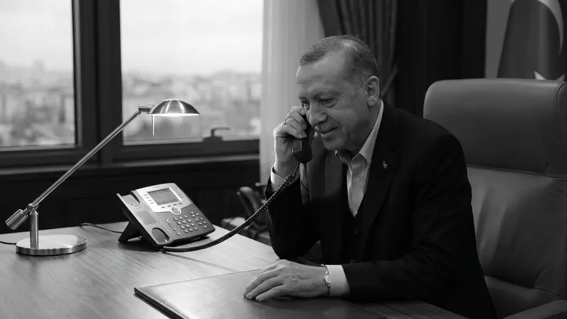 Başkan Recep Tayyip Erdoğan’dan, Dursun Özbek ve Okan Buruk’a tebrik telefonu