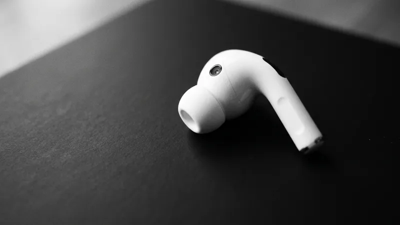 Apple kameralı AirPods: Yapay zeka kulaklığa taşınıyor
