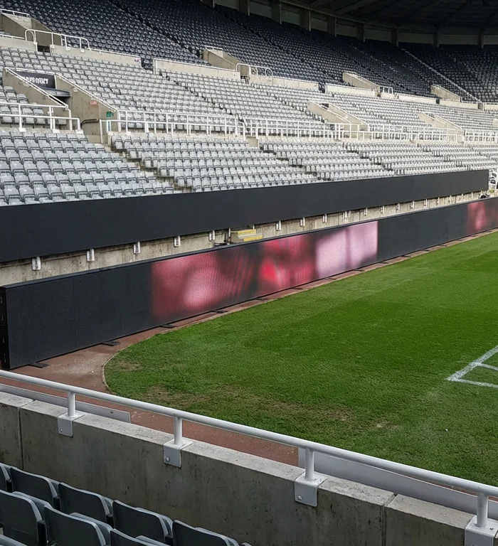 Liverpool reklam panolarını yeniledi: Anfield güvenliği