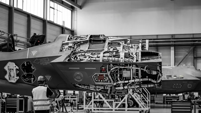 Almanya'nın İlk F-35A Savaş Uçağı İlk Uçuşunu Tamamladı