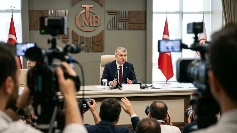 TCMB Politikası Kredi Büyümesini Yavaşlattı, TL Mevduat Arttı