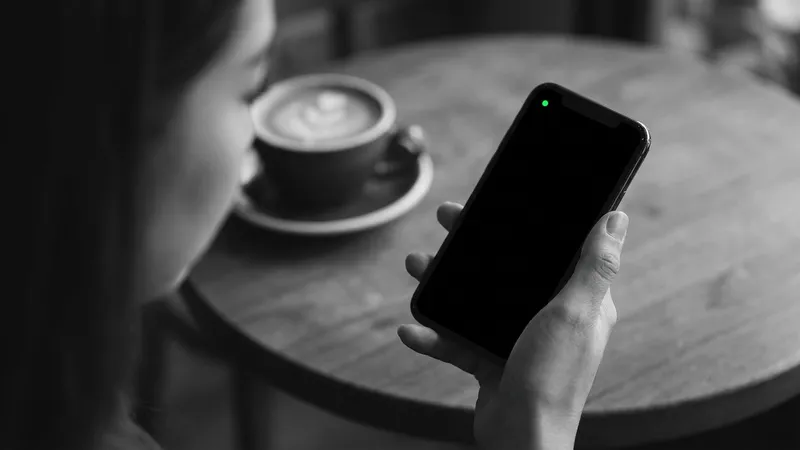 Telefonlardaki Yeşil Nokta Gizliliği İşaret Ediyor
