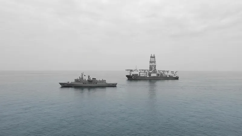 Türk Donanması Somali'de Enerji Gemilerine Eşlik Ediyor