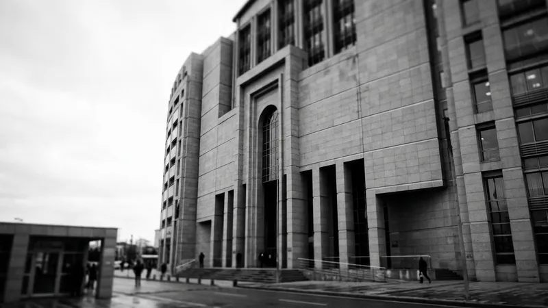 İstanbul Büyükşehir Belediyesi Rüşvet ve Yolsuzluk Davasında İkinci Celse Başlıyor