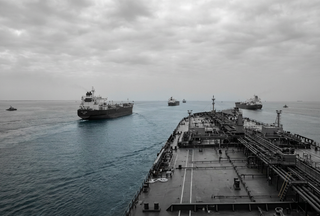 Trump Cautions Iran Deal Talks, Strait of Hormuz Blockade to Continue