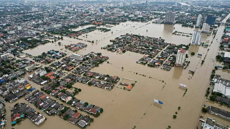 Bangkok floods force evacuations as reservoirs swell in east