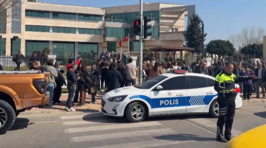 Kepez Hükümet Konağı'nda Silahlı Saldırı Girişimi