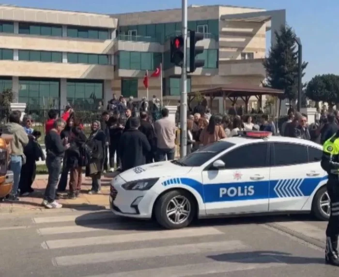 Kepez Hükümet Konağı'nda Silahlı Saldırı Girişimi