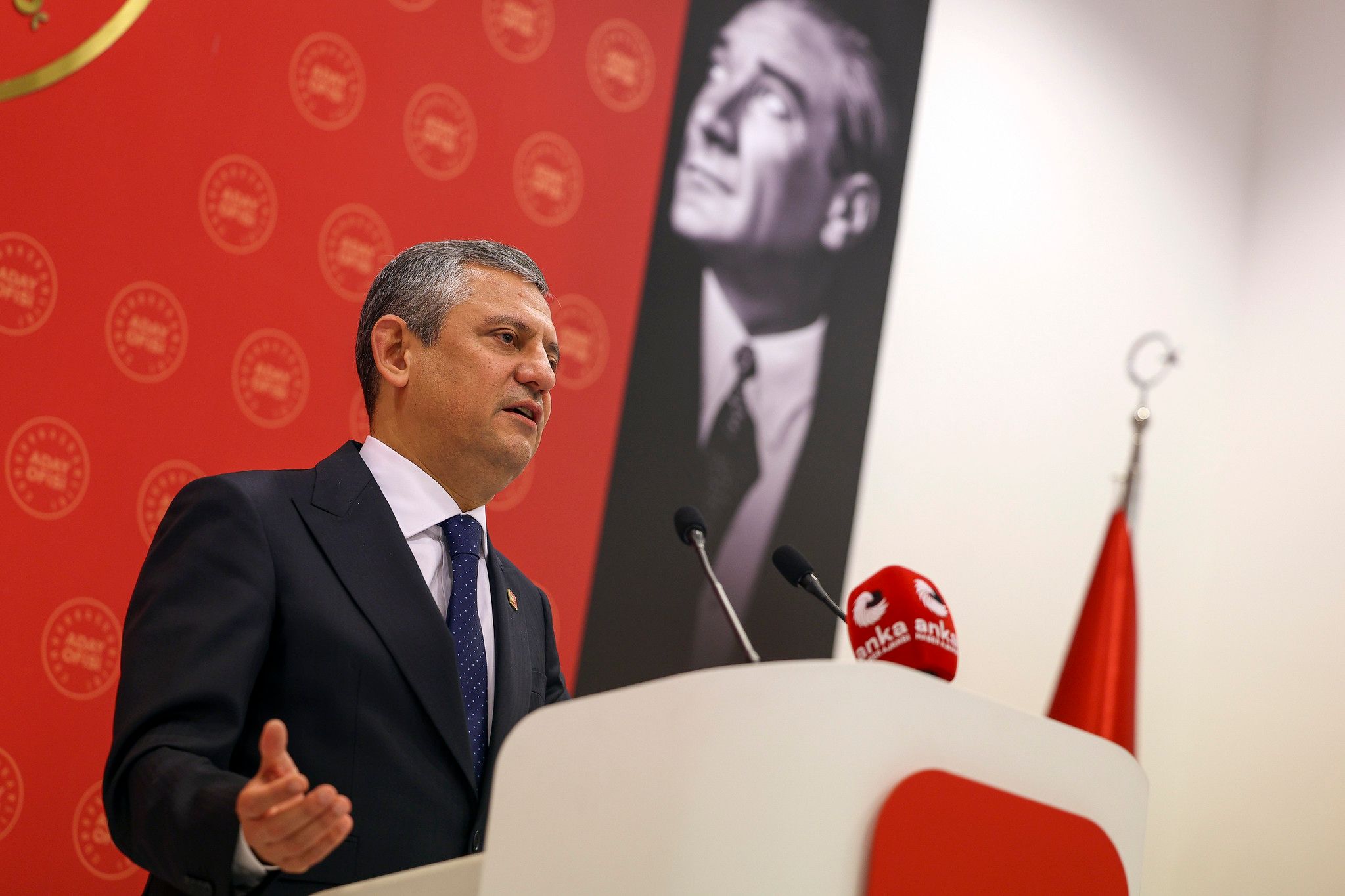 Uşak Belediyesi yolsuzluk soruşturması: Özel'den tepki