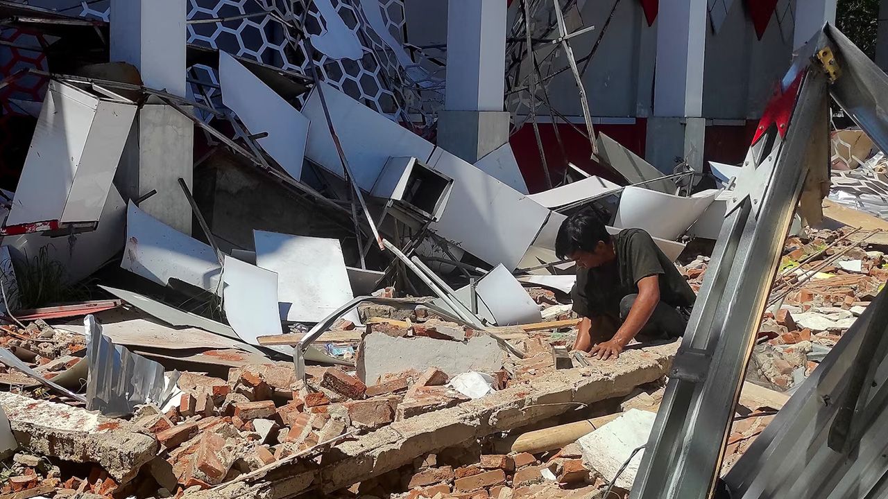 Endonezya'da 7.8'lik Deprem: Tsunami Uyarısı Yapıldı