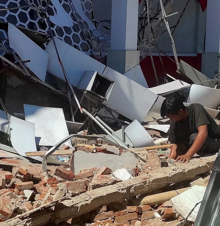 Endonezya'da 7.8'lik Deprem: Tsunami Uyarısı Yapıldı