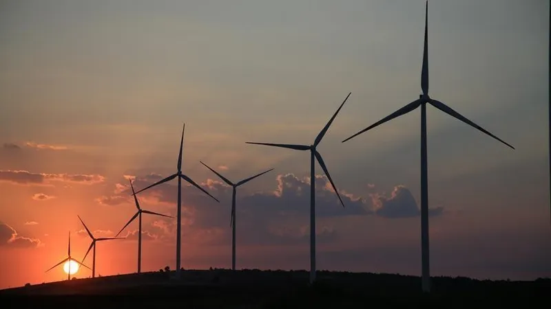 Yenilenebilir Enerji 2025'te Rekor Kırdı: 692 GW Eklendi