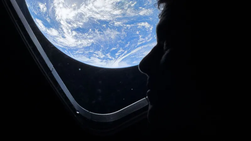 Artemis II ekibinin kapsülü Florida'ya iniş yaptı