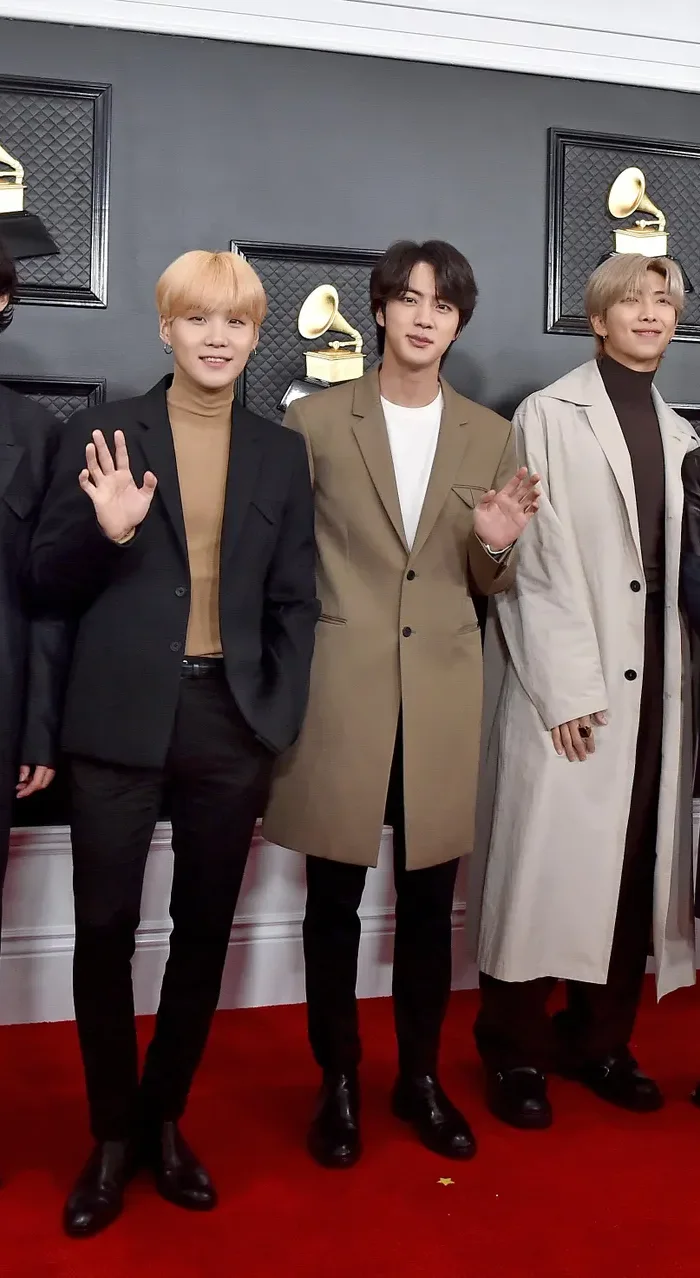 BTS üyesi J-Hope Billboard'da tarihi başarıya imza attı