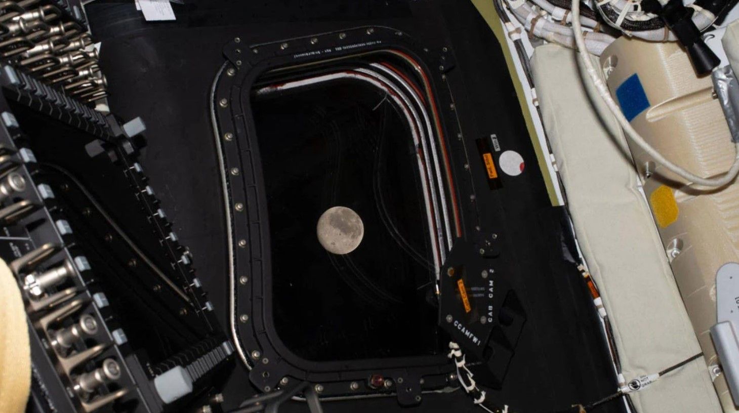 NASA'nın Artemis II ekibi Ay'ın çekim alanına girdi