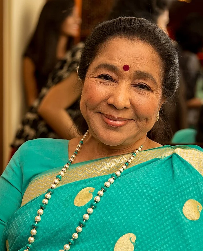 Bollywood'un Efsane Sesi Asha Bhosle Hayatını Kaybetti