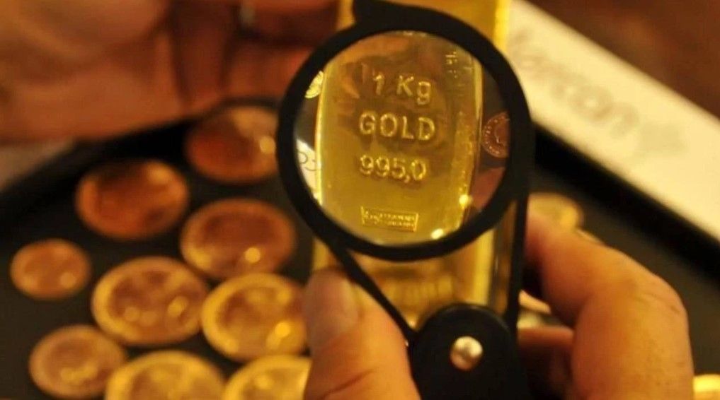 Altın Fiyatları Dolar ve Petrol Baskısıyla Geriledi