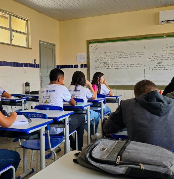 Gençler okulu terk ediyor: Okullaşma oranı sert düştü