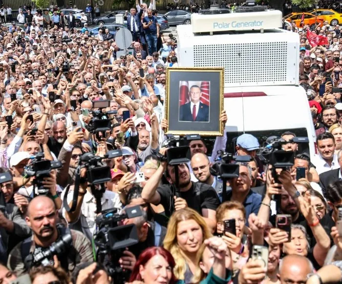 CHP'de liderlik krizi Meclis'i gerdi: Kılıçdaroğlu geri adım attı