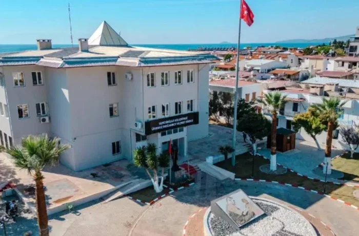 Seferihisar Belediyesi'ne operasyon: 6 gözaltı