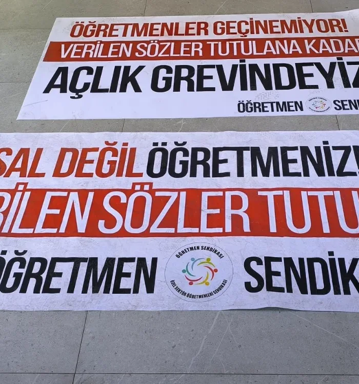 Bakan Tekin'in sözleri sonrası öğretmenlerden MEB önünde tepki