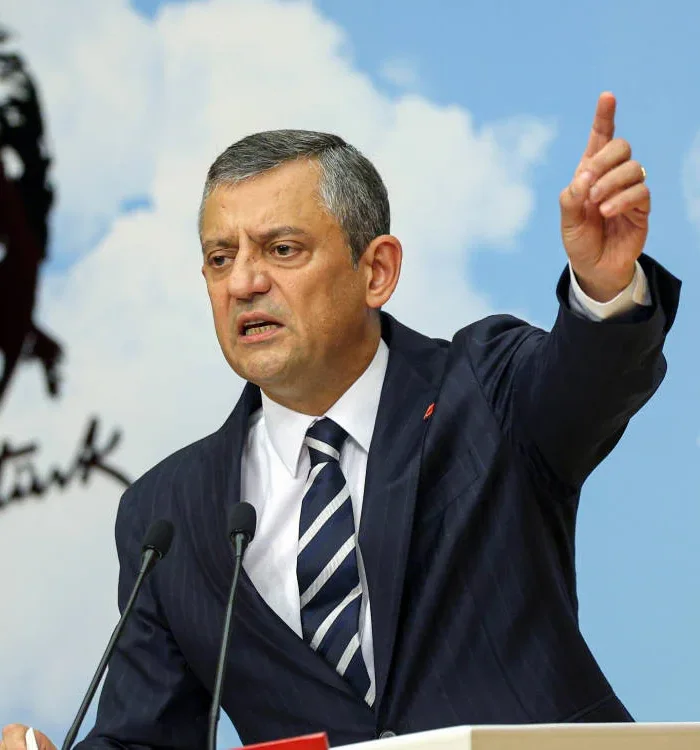 Özel’in CHP grup toplantısı: Mizah soruşturmasına tepki