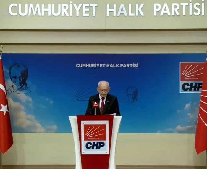 CHP genel merkezinde tabela değişimi dikkat çekti