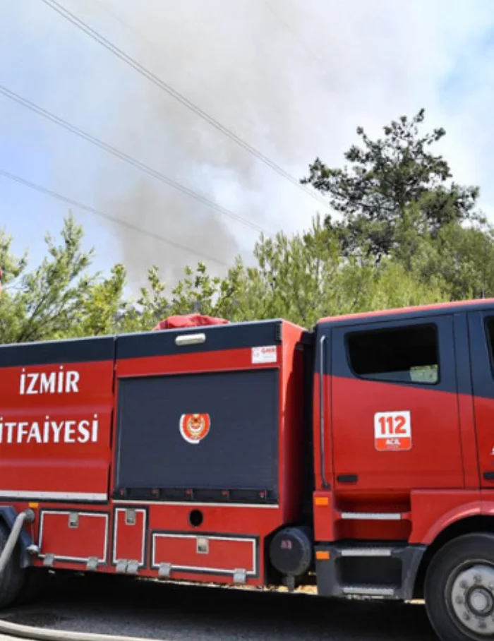 Manisa yangını otoyolu kapattı, ekipler hızla seferber oldu