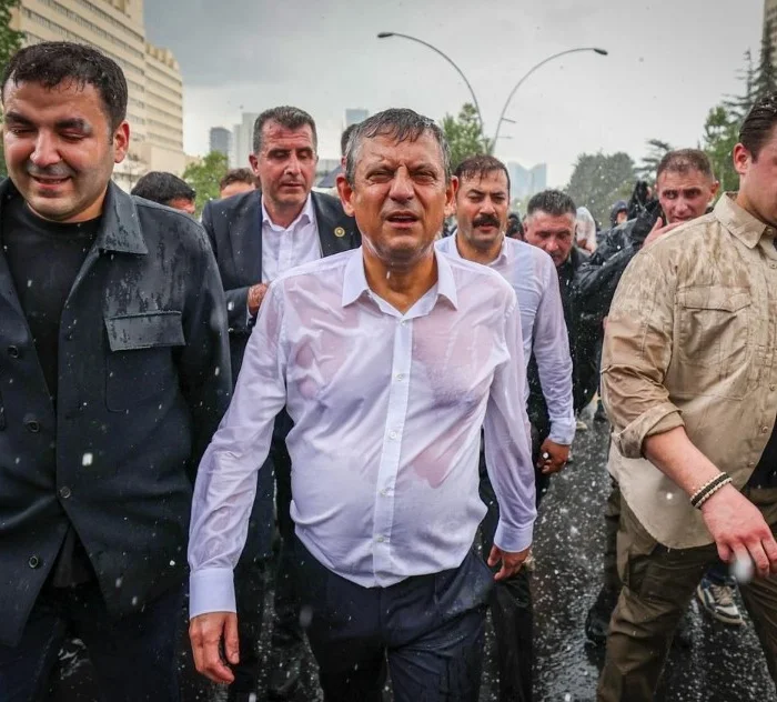 CHP'de tarihi kopuş: Özel yeni partiyi açıkladı, istifalar başladı
