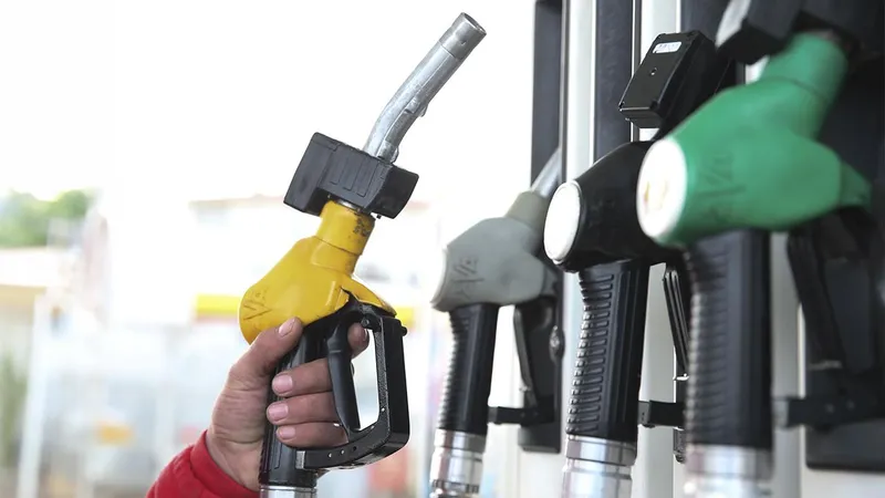 Motorin zammı pompaya yansıdı, fiyat 80 TL sınırına dayandı