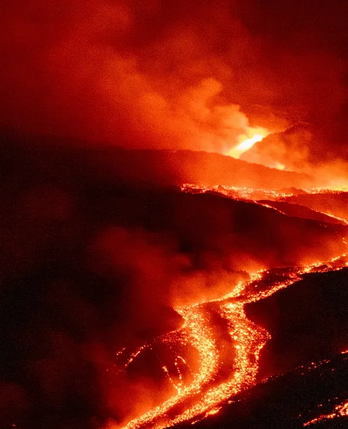 Etna Yanardağı külü uçuşları yeniden durdurdu